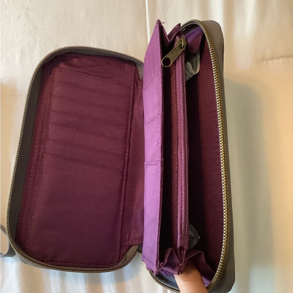 New with tags, rfid protected wallet - Picture 4 of 6